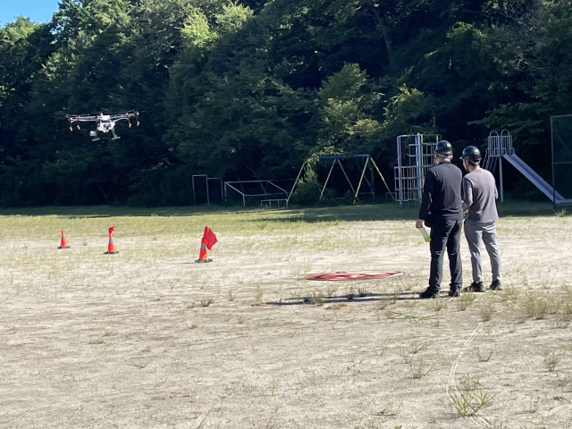 JDCの認定をモード2で取得後100時間近くの飛行経験のある方で、今回はモード1に初めて変えての操縦でしたが、実技試験では危なげなく8の字飛行も出来、無事認定を受けられました。
来年からの実散布に向けて楽しみとのこと。おめでとうございました。
JDCの認定をモード2で取得後100時間近くの飛行経験のある方で、今回はモード1に初めて変えての操縦でしたが、実技試験では危なげなく8の字飛行も出来、無事認定を受けられました。
来年からの実散布に向けて楽しみとのこと。おめでとうございました。